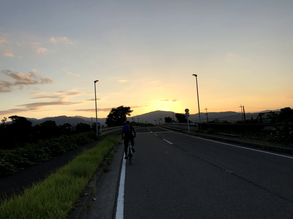 夕暮れのビワイチ