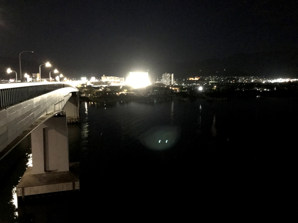 琵琶湖大橋の夜景