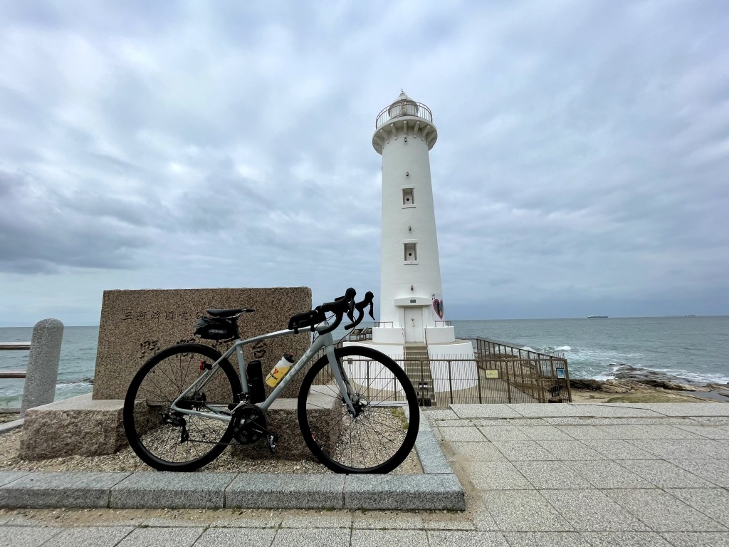 チタイチ 野間崎灯台とロードバイク